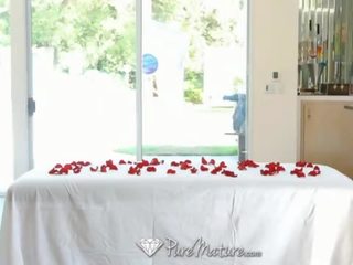 HD PureMature - Sensual massage on a bed of roses for Kiera King