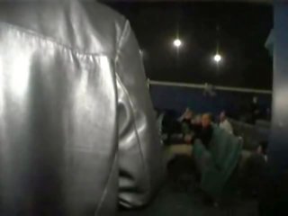 蘿拉 輪姦 在 一 電影院 mov