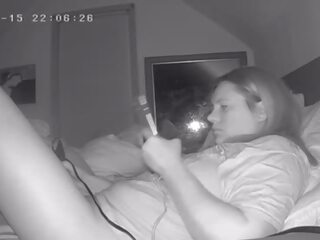 Bevállalós anyuka jackhammers csikló előtt ágy meglesés kamera
