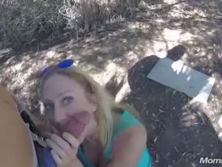 Provocator blonda puma devine public facial pov