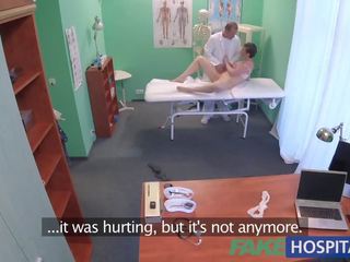 Fakehospital seksowne australijczyk turysta z duży cycki uwielbia lekarze sperma w cipka